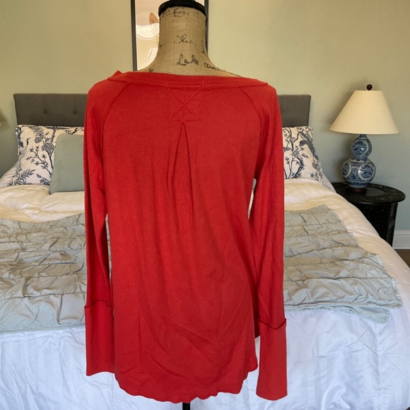 We The Free Snowy Thermal top Red Long Sleeve in Heatwave red textured grunge S - Picture 8 of 12